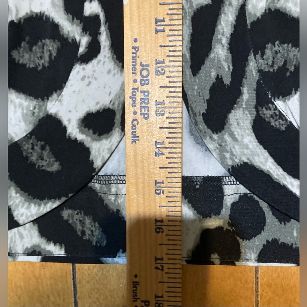 Nina Leonard Black and Gray Animal Print Shrug - Picture 7 of 10